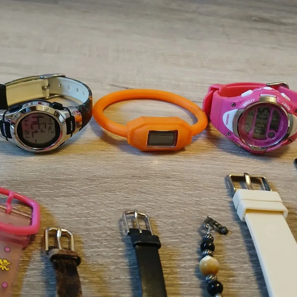 Huge Watch Lot of 25+ Mixed Brands Vintage & Modern Parts/Repair Untested-Z1